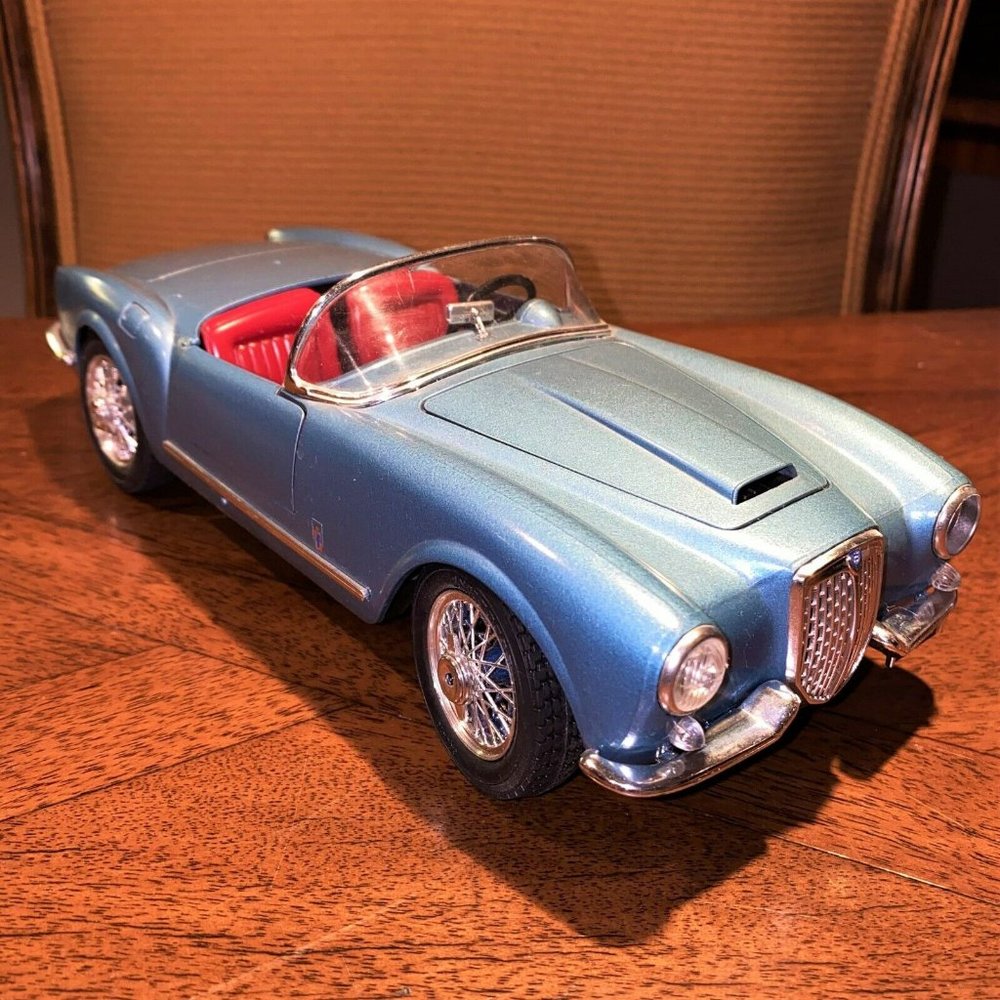 Bburago Lancia Aurelia B24 Spider 1955 Blue Model Car 1/18 Scale